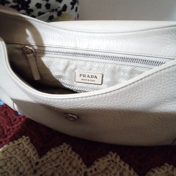 Authentic Prada Tan Vitello Daino Vintage Shoulder Bag - Picture 2 of 9